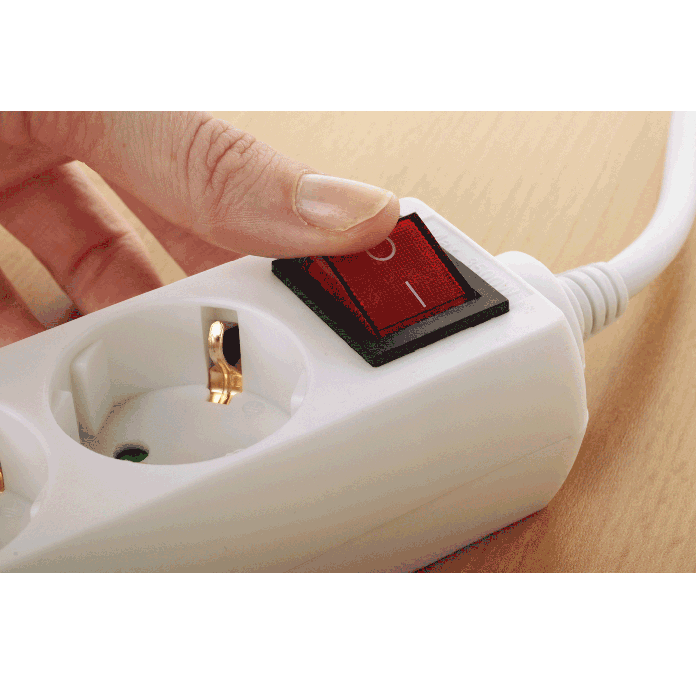 home Produžni kabl, 4 utičnic3, prekidač, 1.5mm², 3 met, bijeli - NV 4K-3/WH/1.5