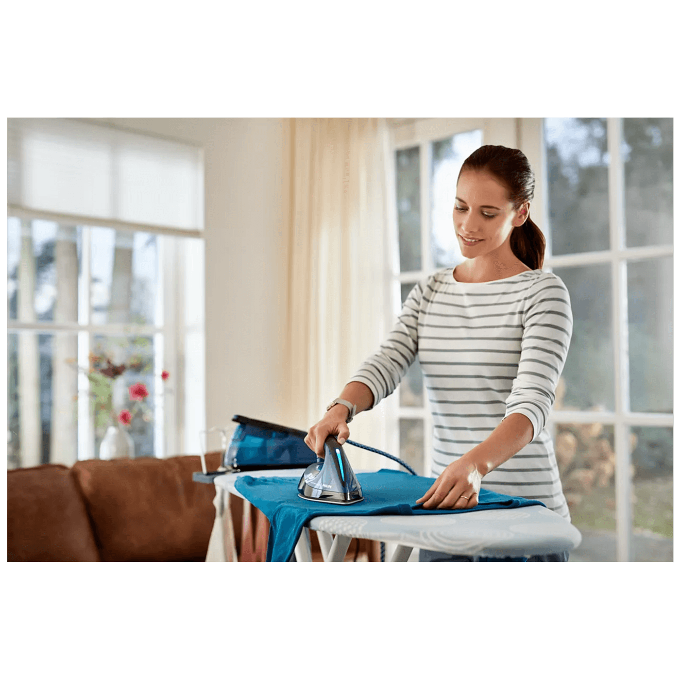 Philips Pegla sa parnom postajom, 2400 W, PerfectCare Compact - GC7846/80