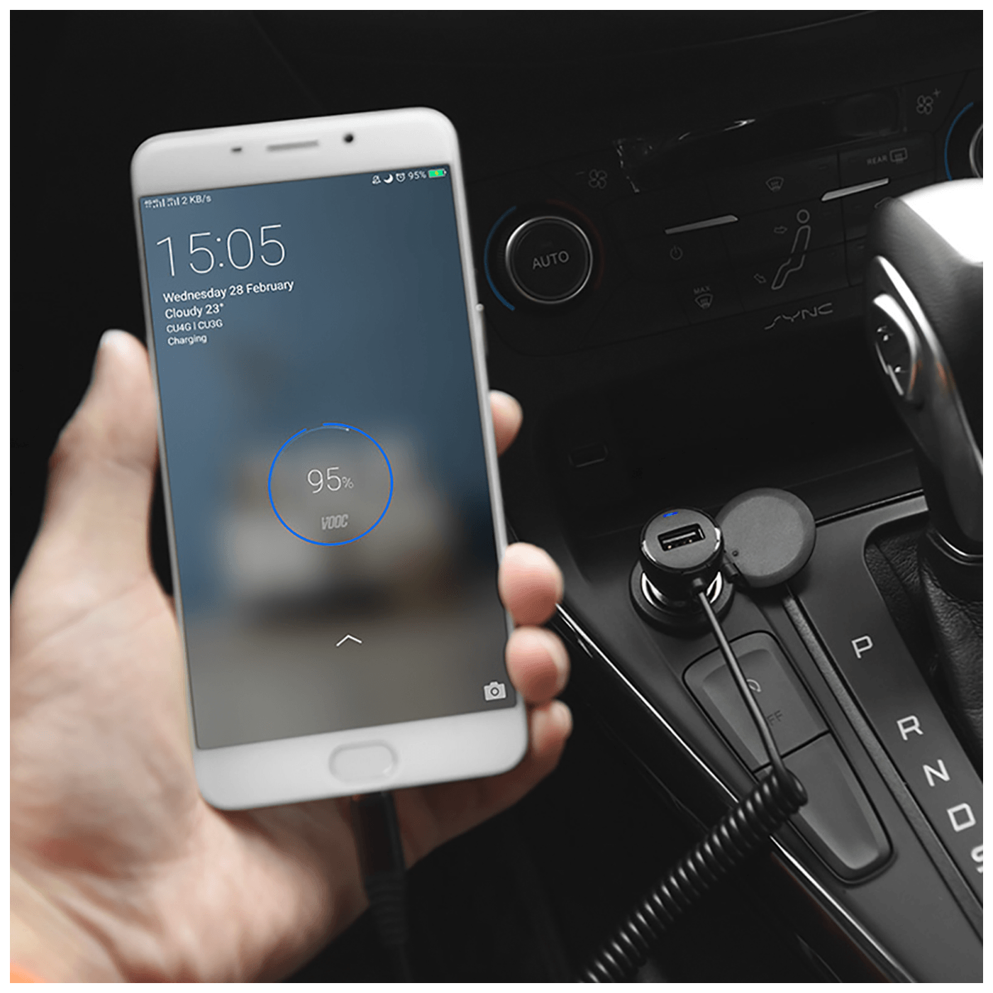 hoco. Auto punjač za Lightning kabelom,  1 x USB, 2.4 A max. - Z21A Ascender Lightning