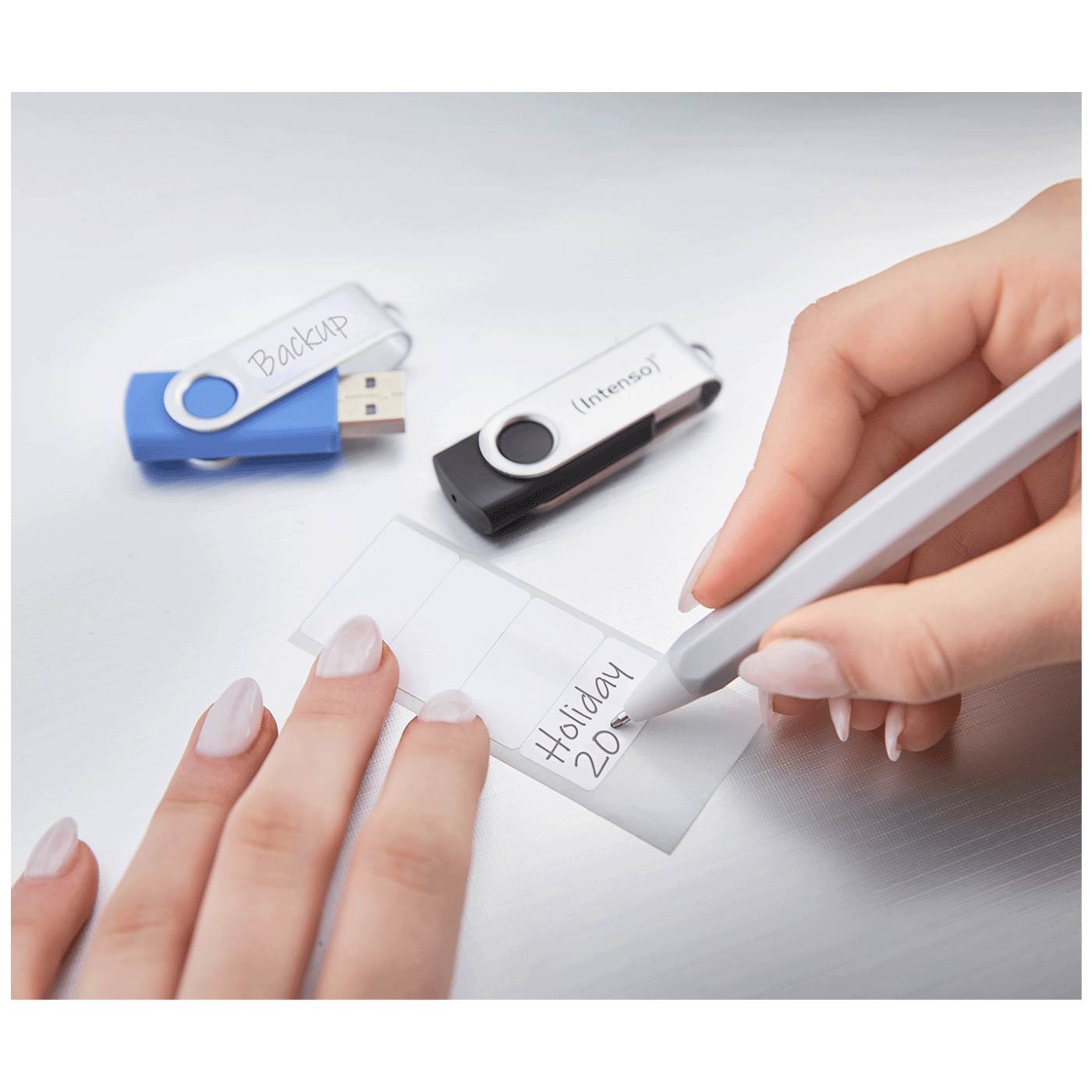 (Intenso) USB Flash Drive 4GB Hi-Speed, Basic Line, pakiranje 10 kom. - USB 2.0-10x4GB/Basic Line Multipack